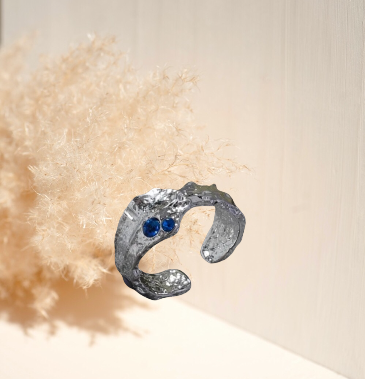 Zircon cuff ring. (Adjustable in size)