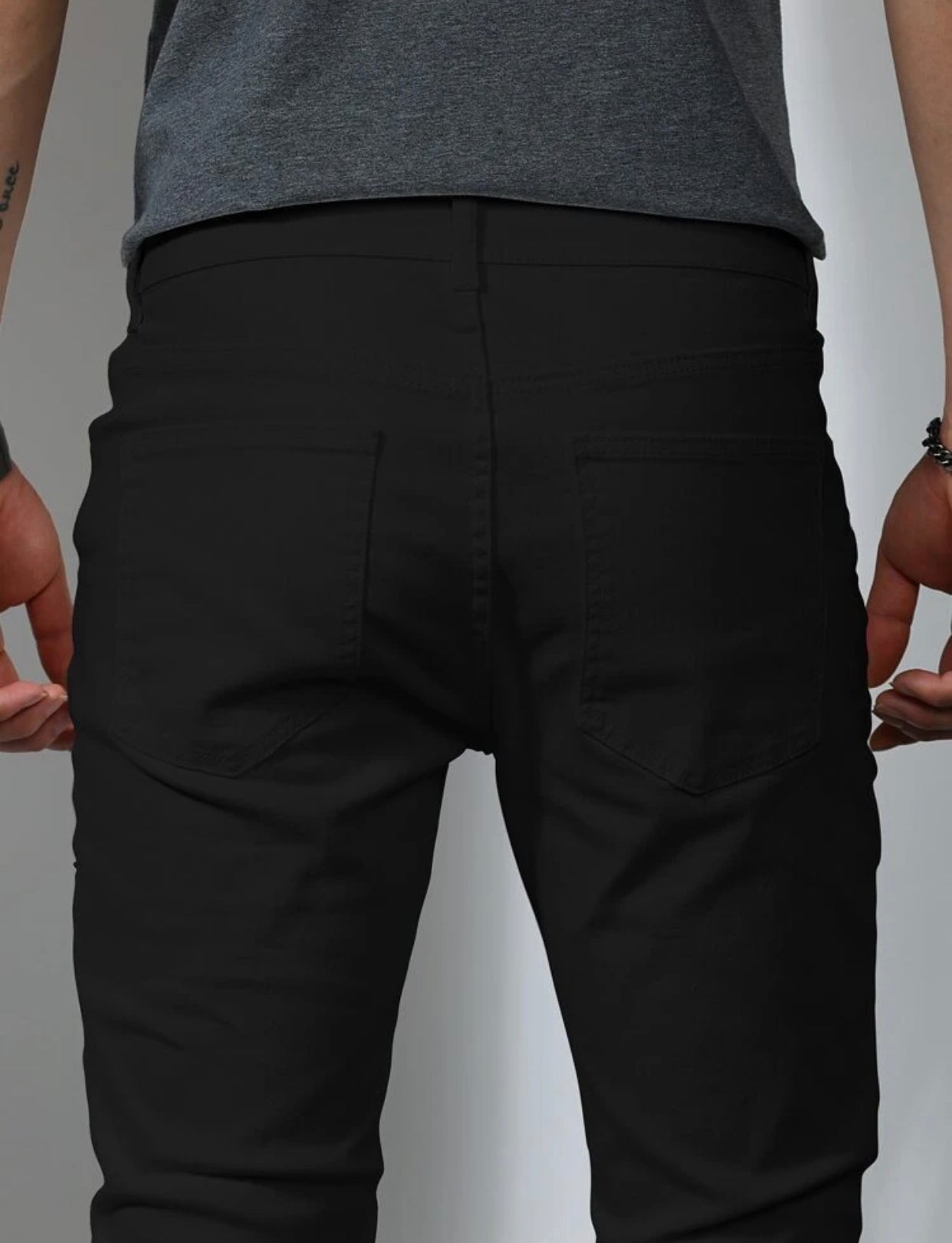 Men’s solid tapered jeans