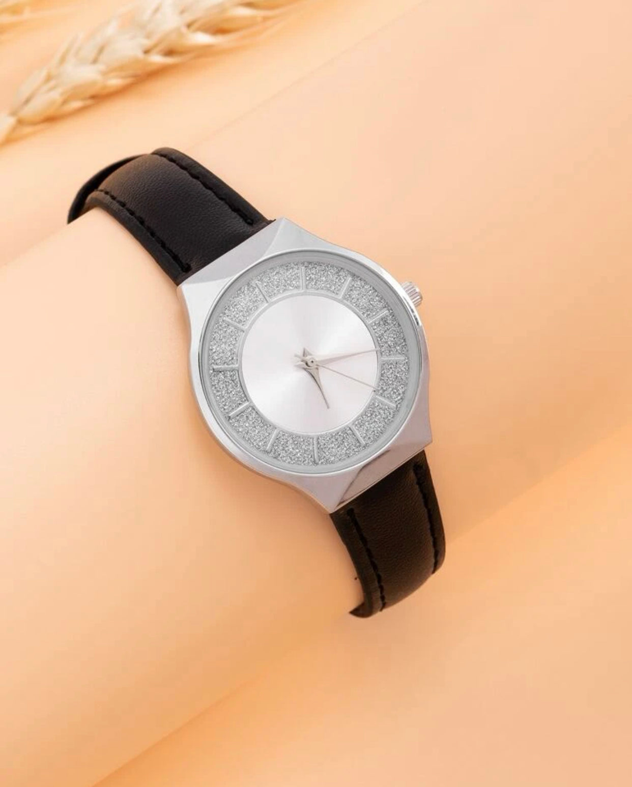 Glitter round pointer quartz watch