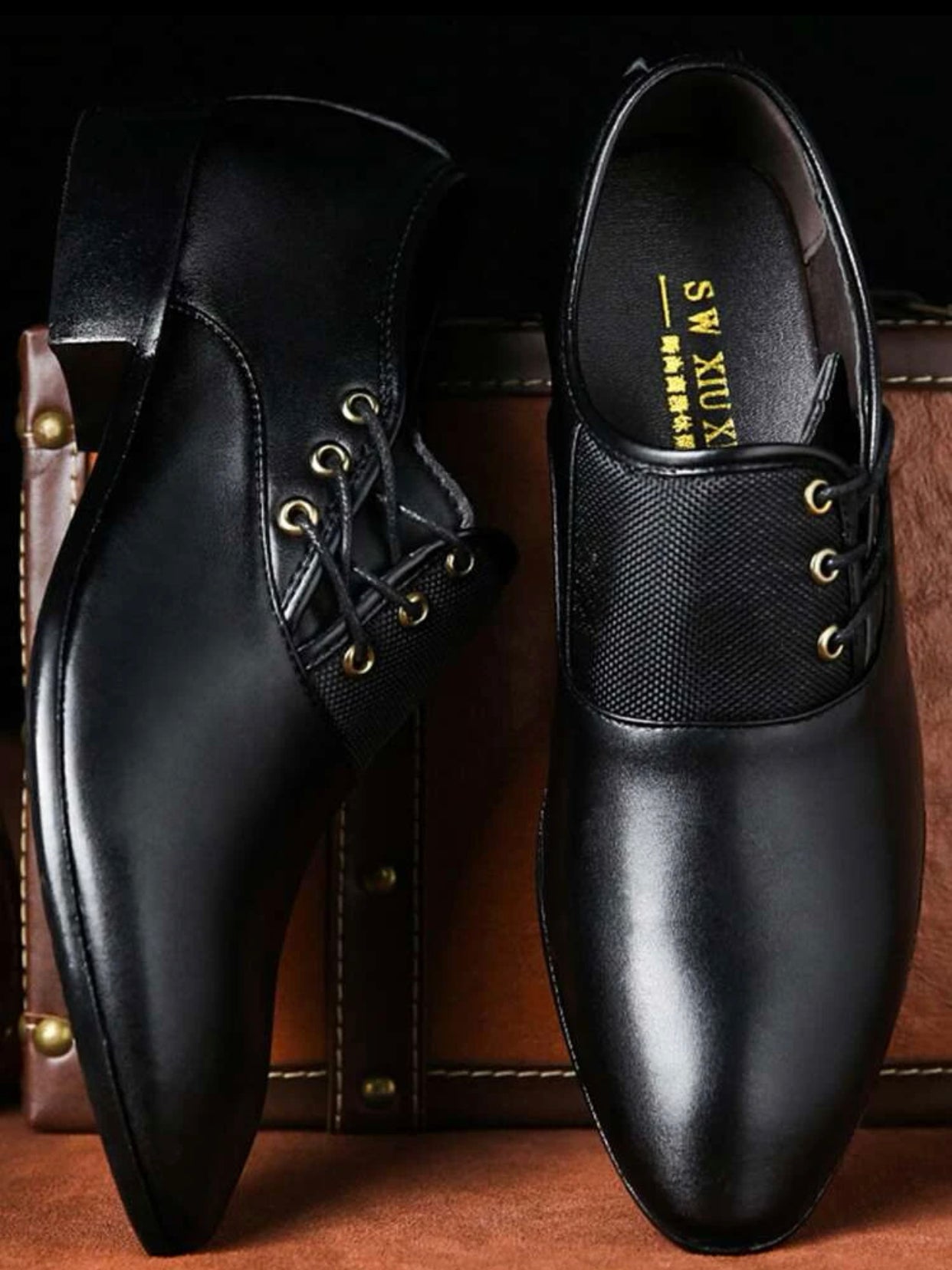 Men’s lace-up front Oxford shoes