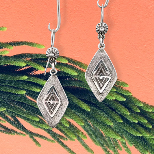 Pretty geometric dangle earrings