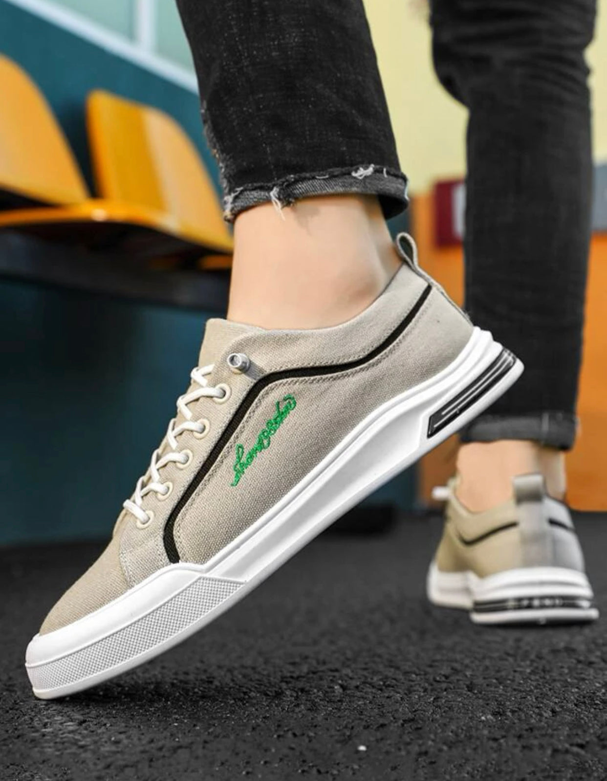 Men’s letter embroidered detail lace-up front canvas shoes