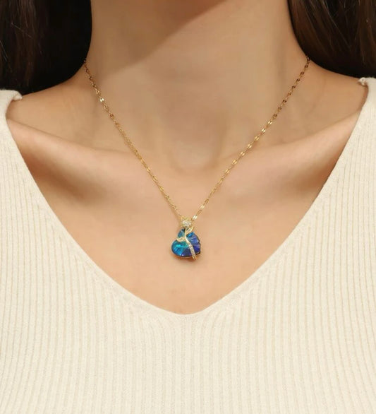 Flower detail zircon heart pendant necklace