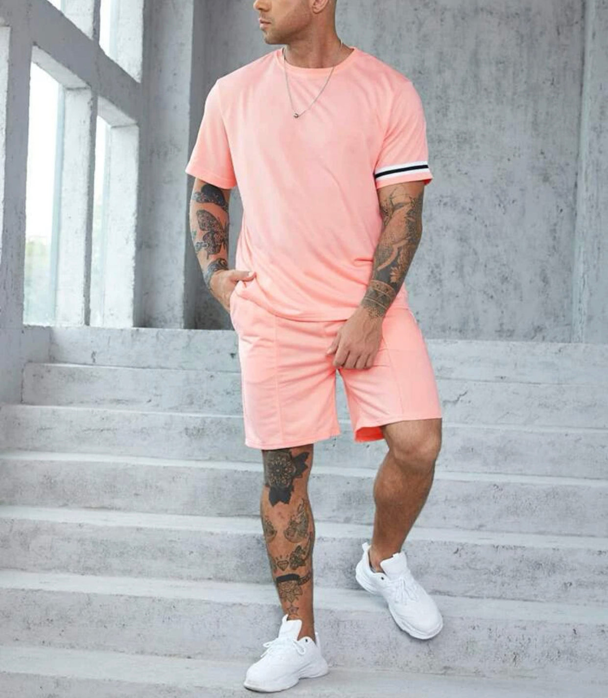 Men’s contrast tape tee with drawstring waist shorts