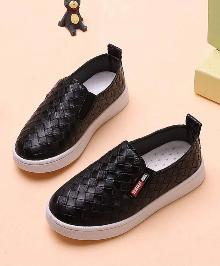 Toddler boys textured slip on sneaker