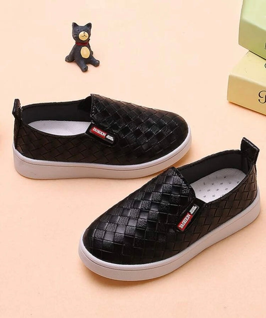 Toddler boys textured slip on sneaker