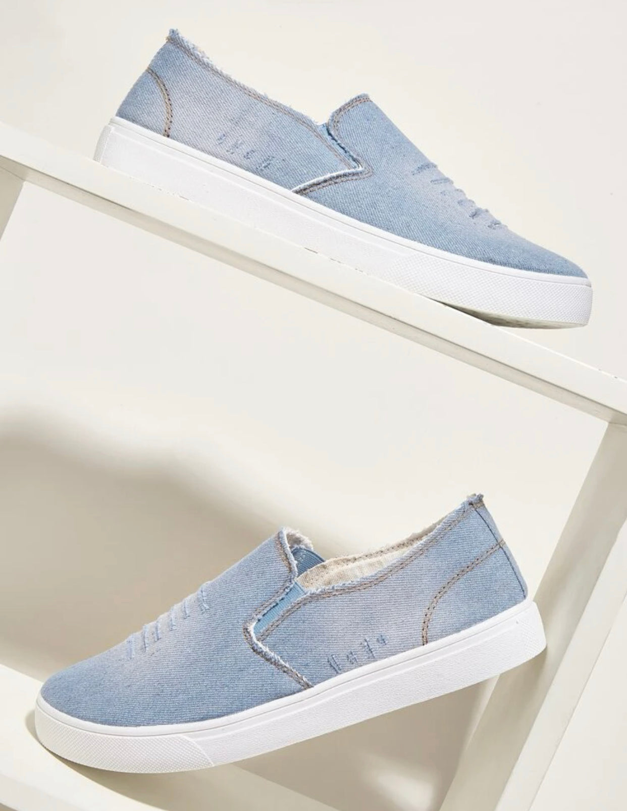 Men’s canvas ripped slip on sneakers