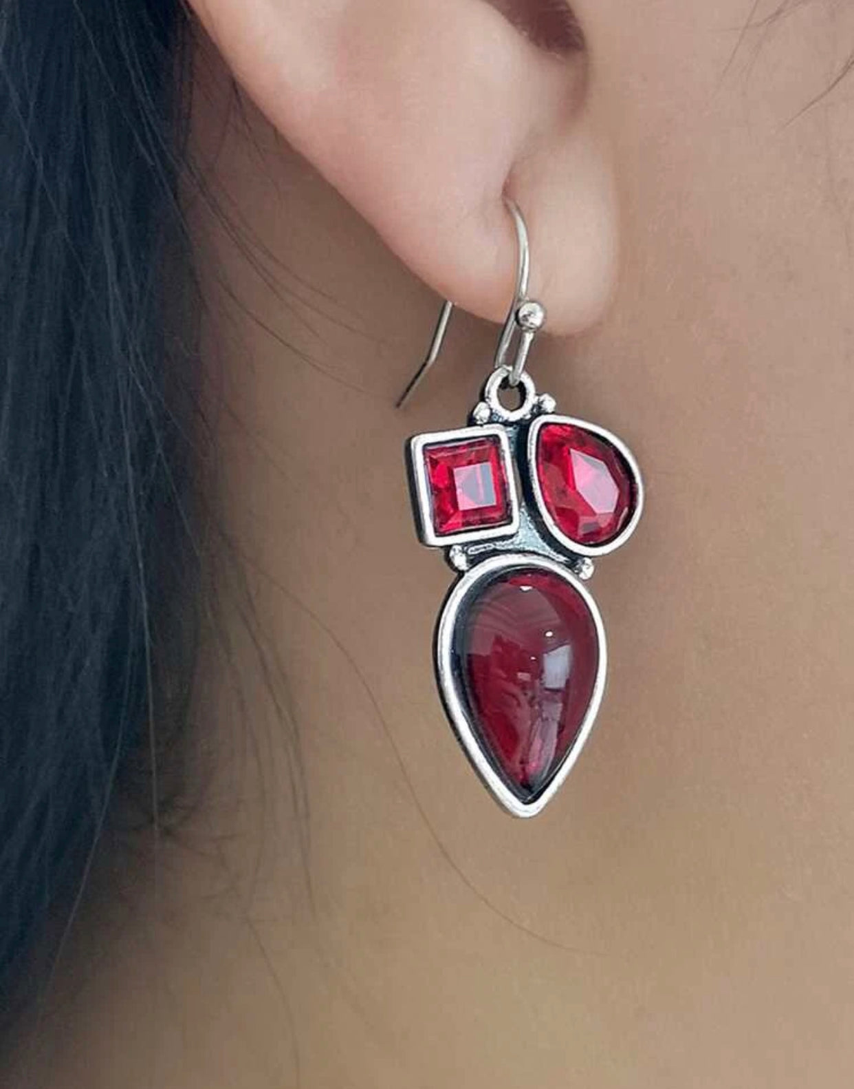 Red gemstone decor dangle earrings