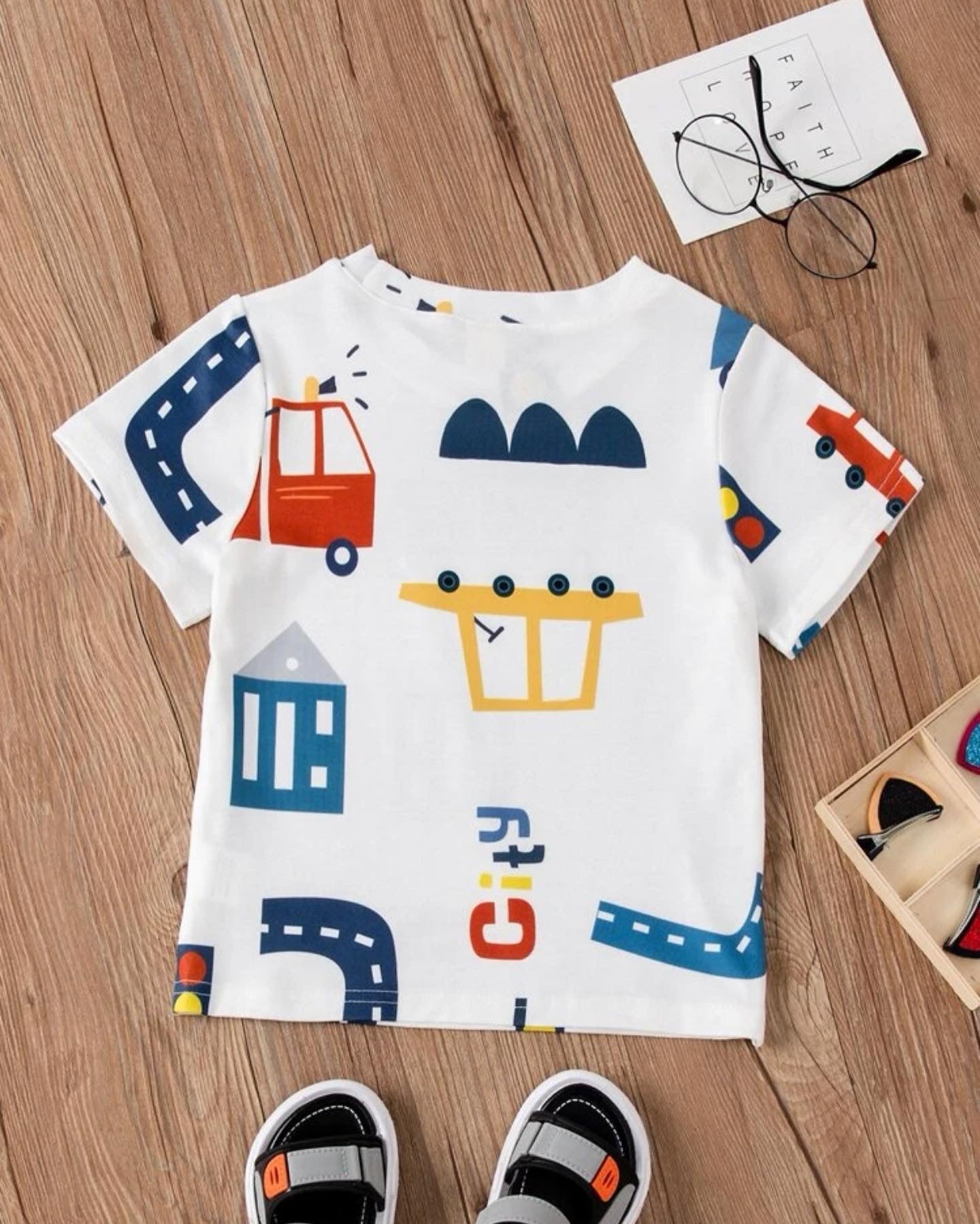 Toddler boys car & letter graphic tee