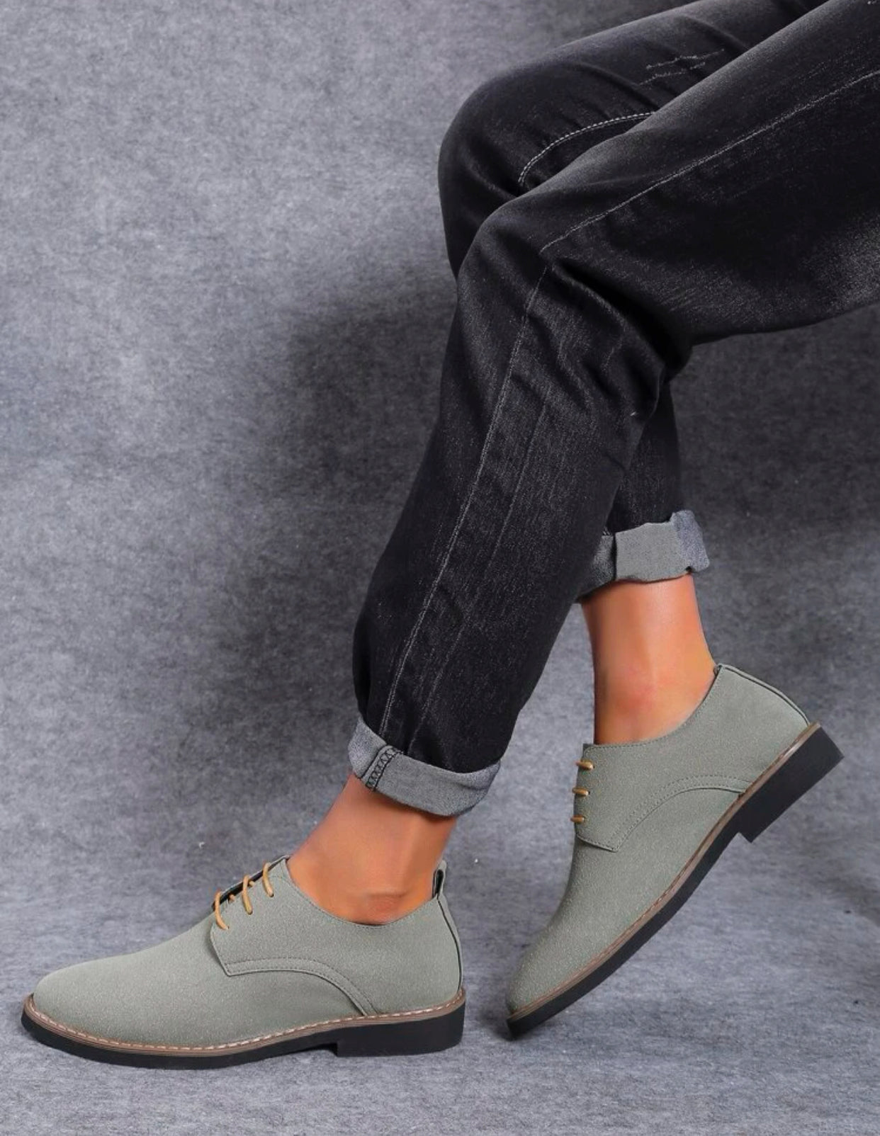 Grey men’s lace-up front Oxford shoes