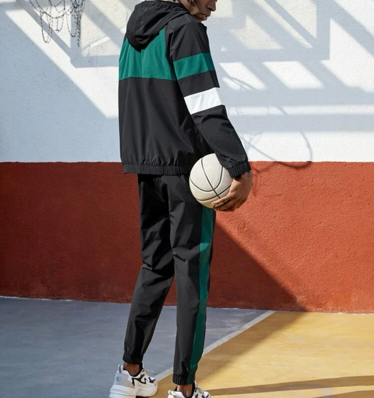 Men colorblock drawstring hooded sports set