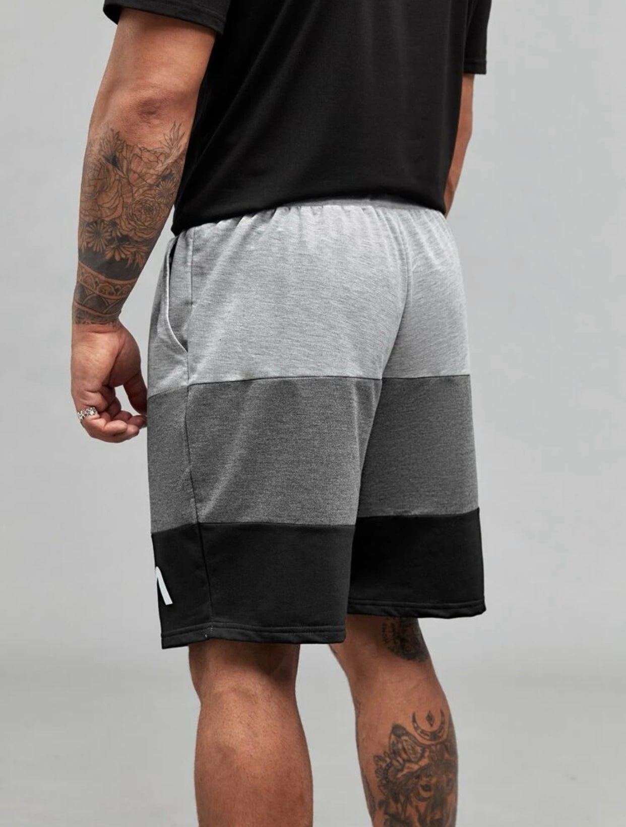 Men’s extended colorblock letter graphic grommet drawstring waist shorts