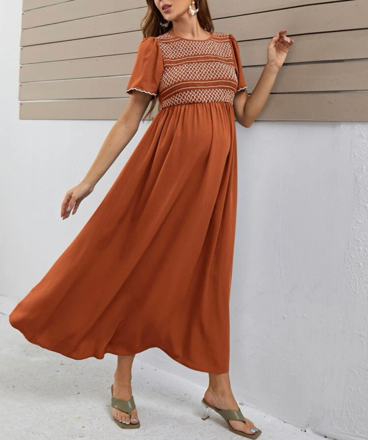 Maternity keyhole back wavy sleeve edge dress