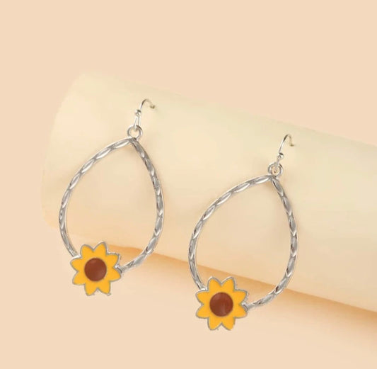 Flower decor hoop earrings