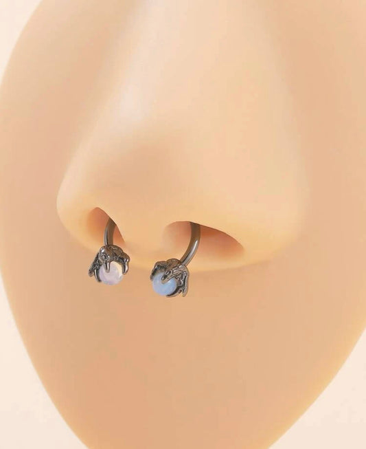 Claw decor nose ring