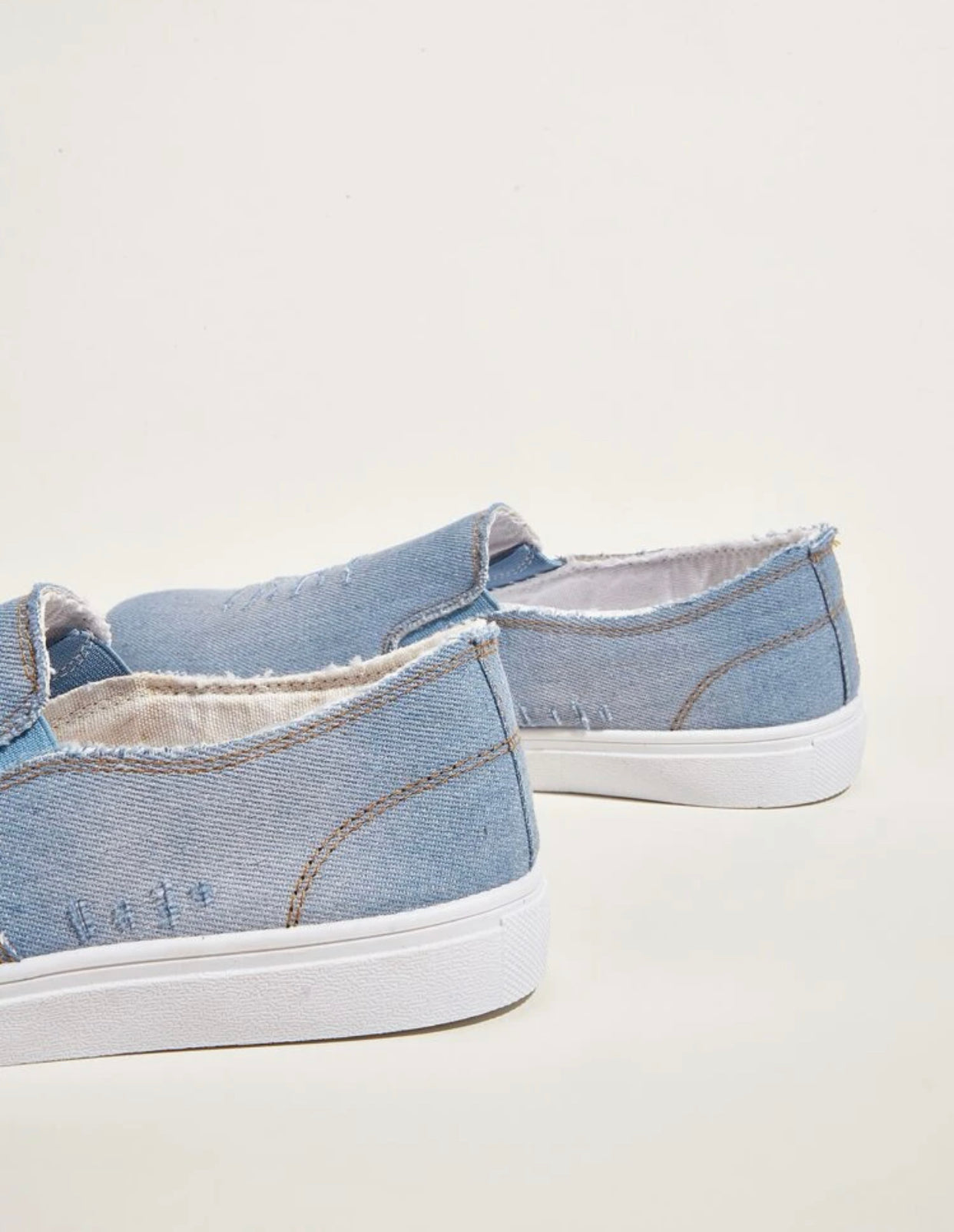 Men’s canvas ripped slip on sneakers