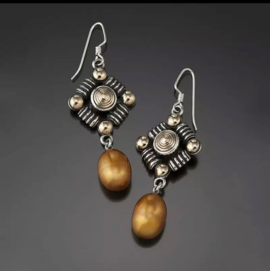 Golden lines inspired dangle earrings