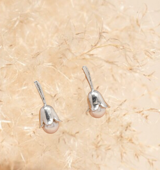 Faux pearl decor flower stud earrings