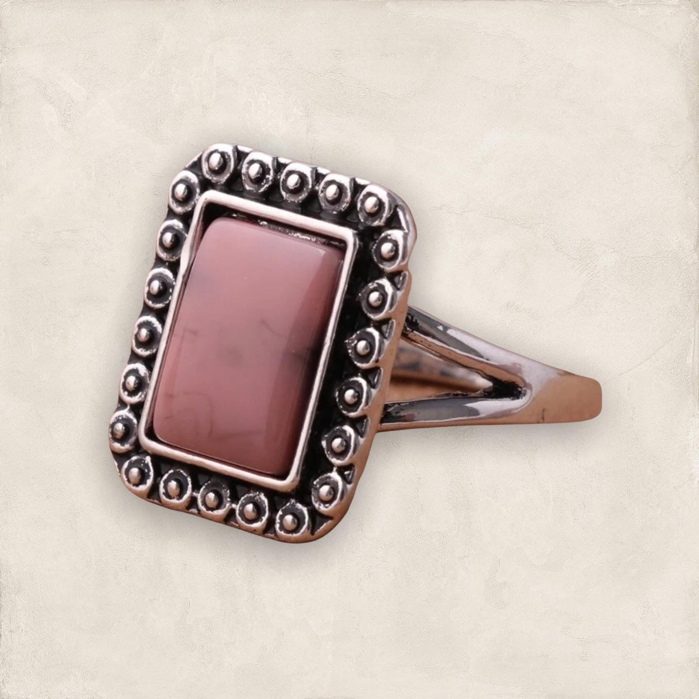 Women’s light pink stone decor ring. Size 7.