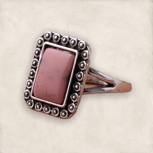 Women’s light pink stone decor ring. Size 7.