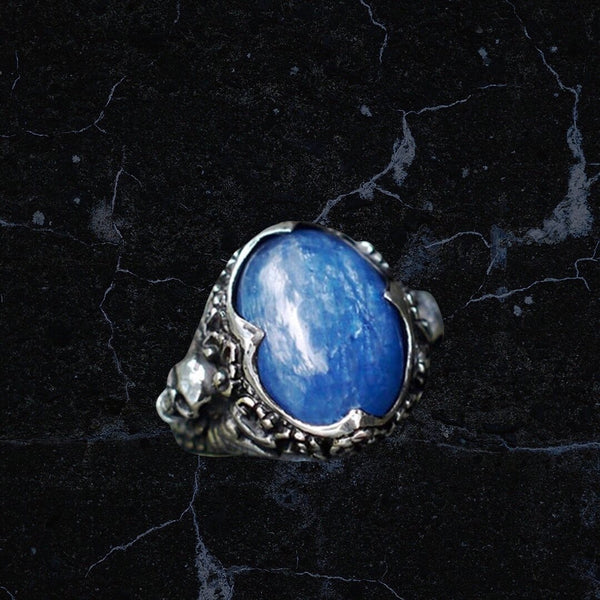 Men’s retro sapphire inspired skull ring. Size 11.