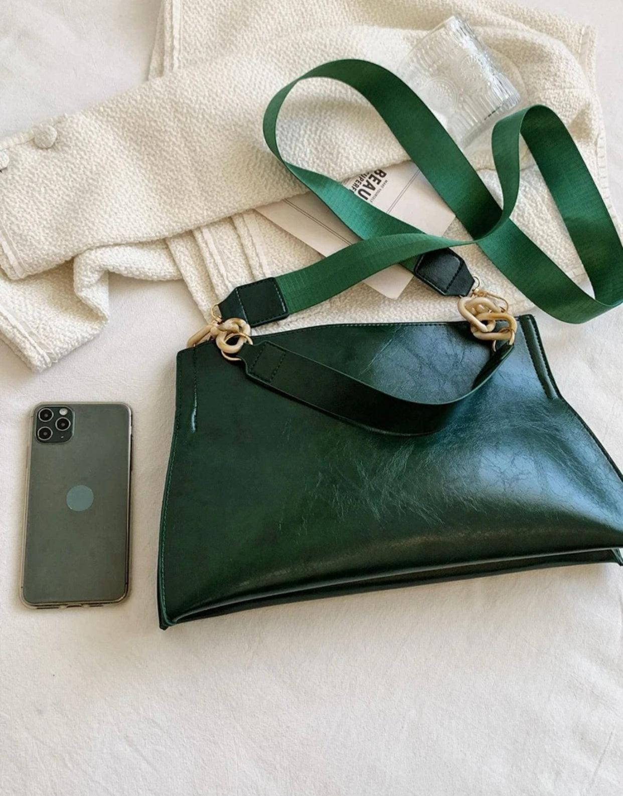Green chain decor shoulder bag