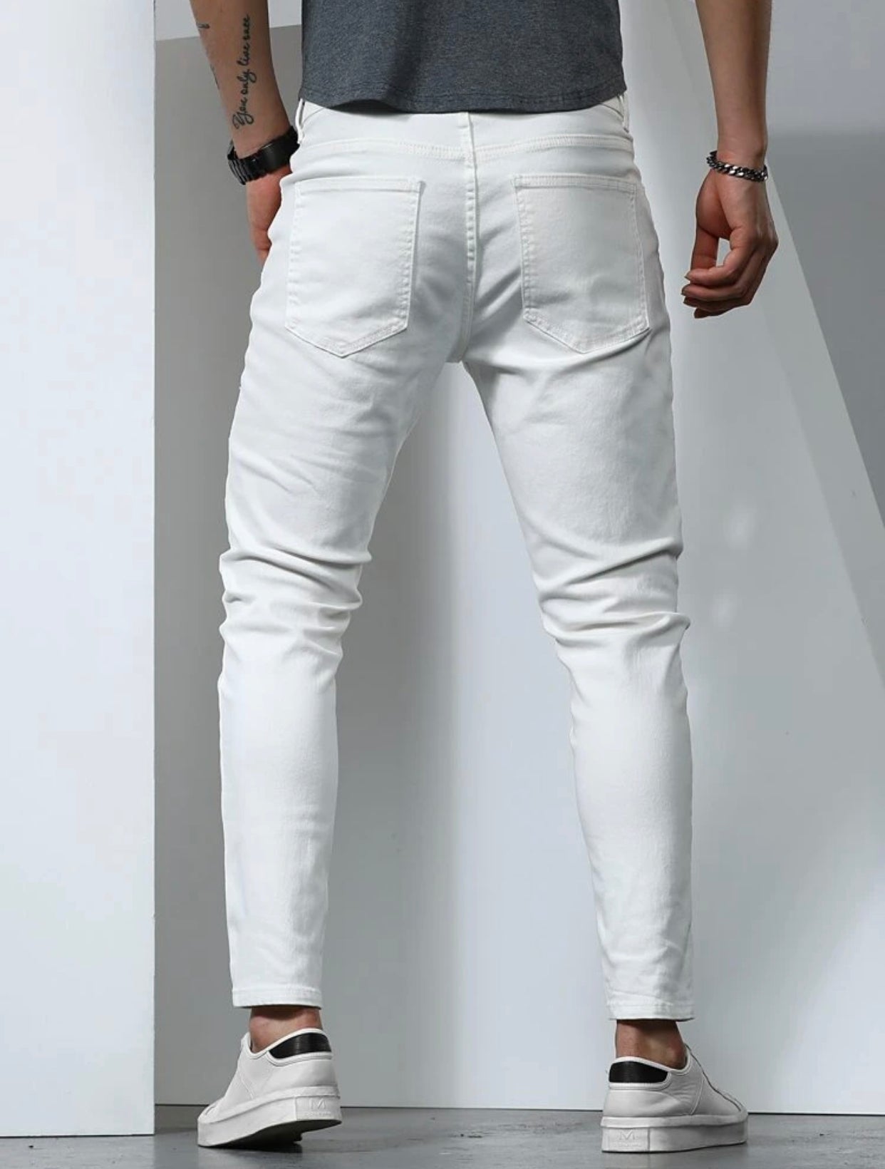 Men’s solid tapered jeans