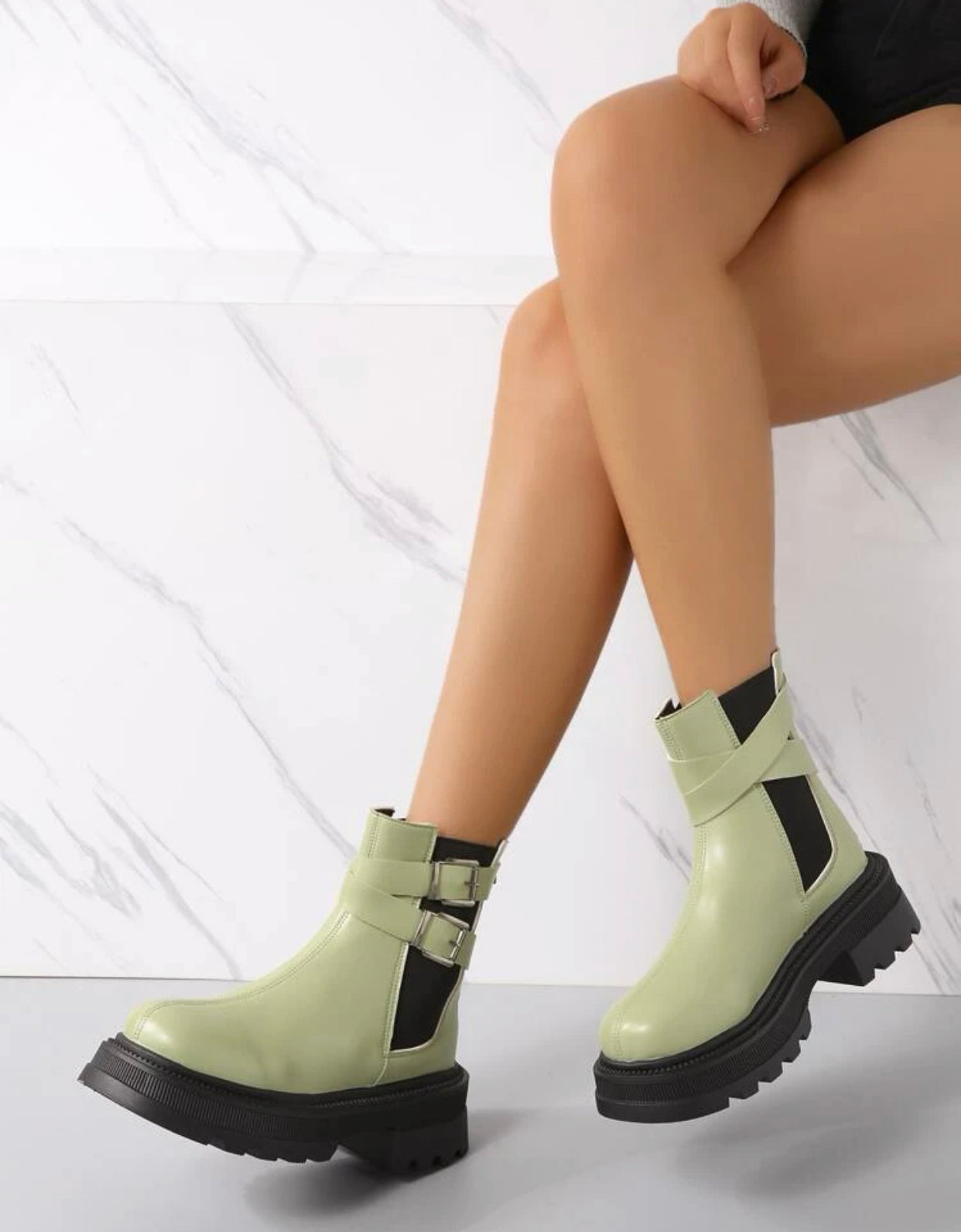 Buckle decor Chelsea Boots