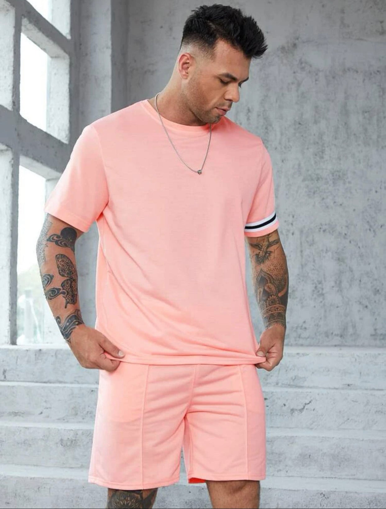 Men’s contrast tape tee with drawstring waist shorts