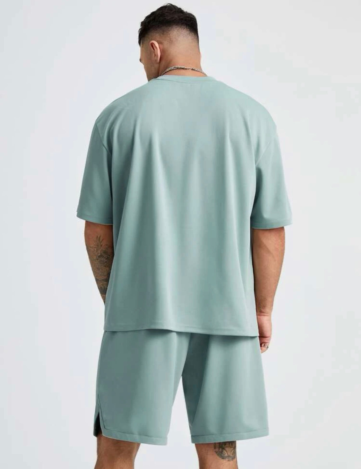 Extended sizes men letter graphic tee & shorts set