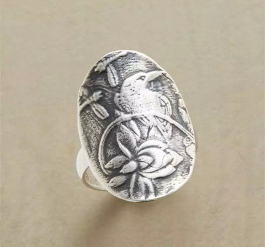 Vintage style bird decor oval statement ring. Size 8.