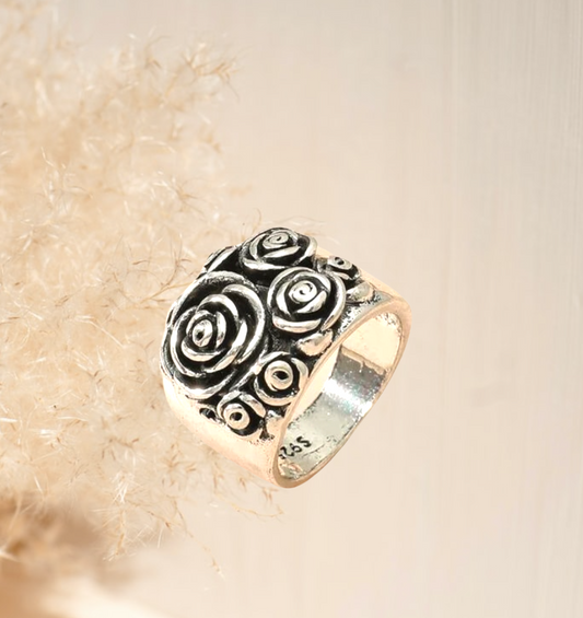 Rose decor statement ring. Size 8.