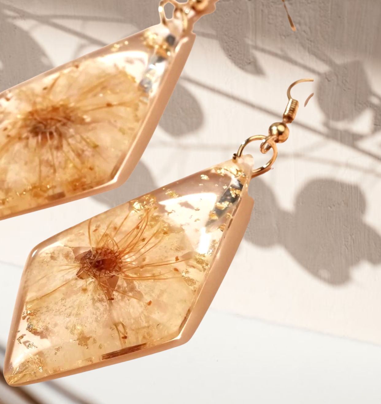 Flower design geometric dangle earrings