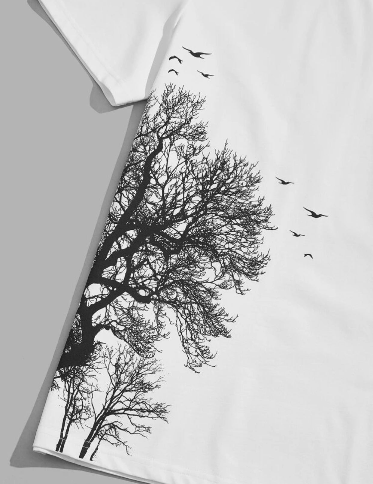 Men’s tree & bird print tee & drawstring waist shorts