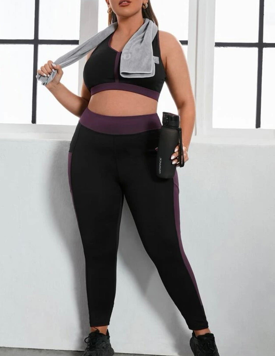 Plus four-way stretch two tone sports set with phone pocket