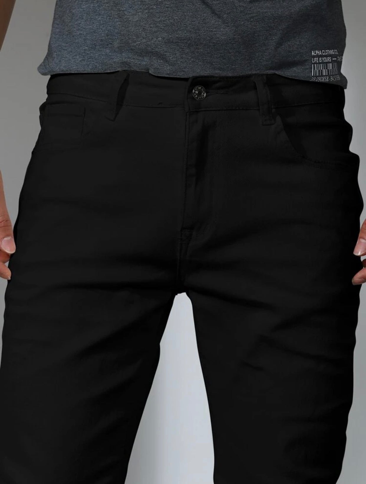 Men’s solid tapered jeans