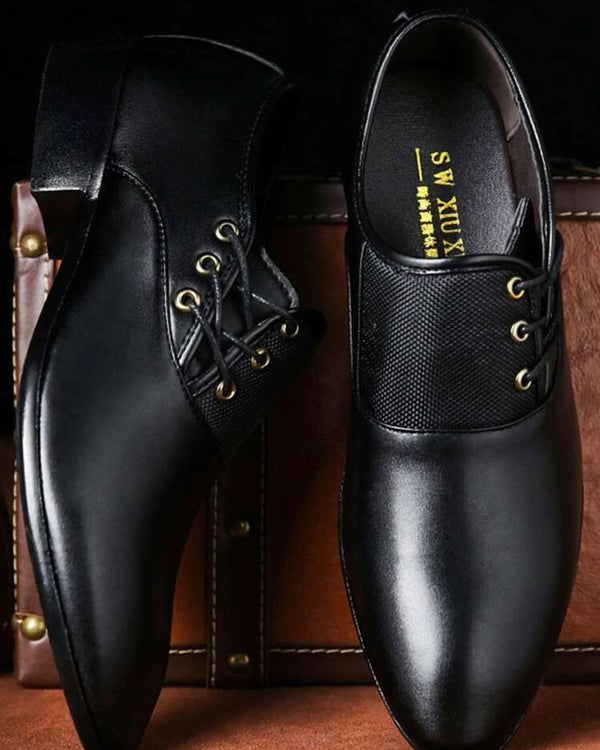 Men’s lace-up front Oxford shoes