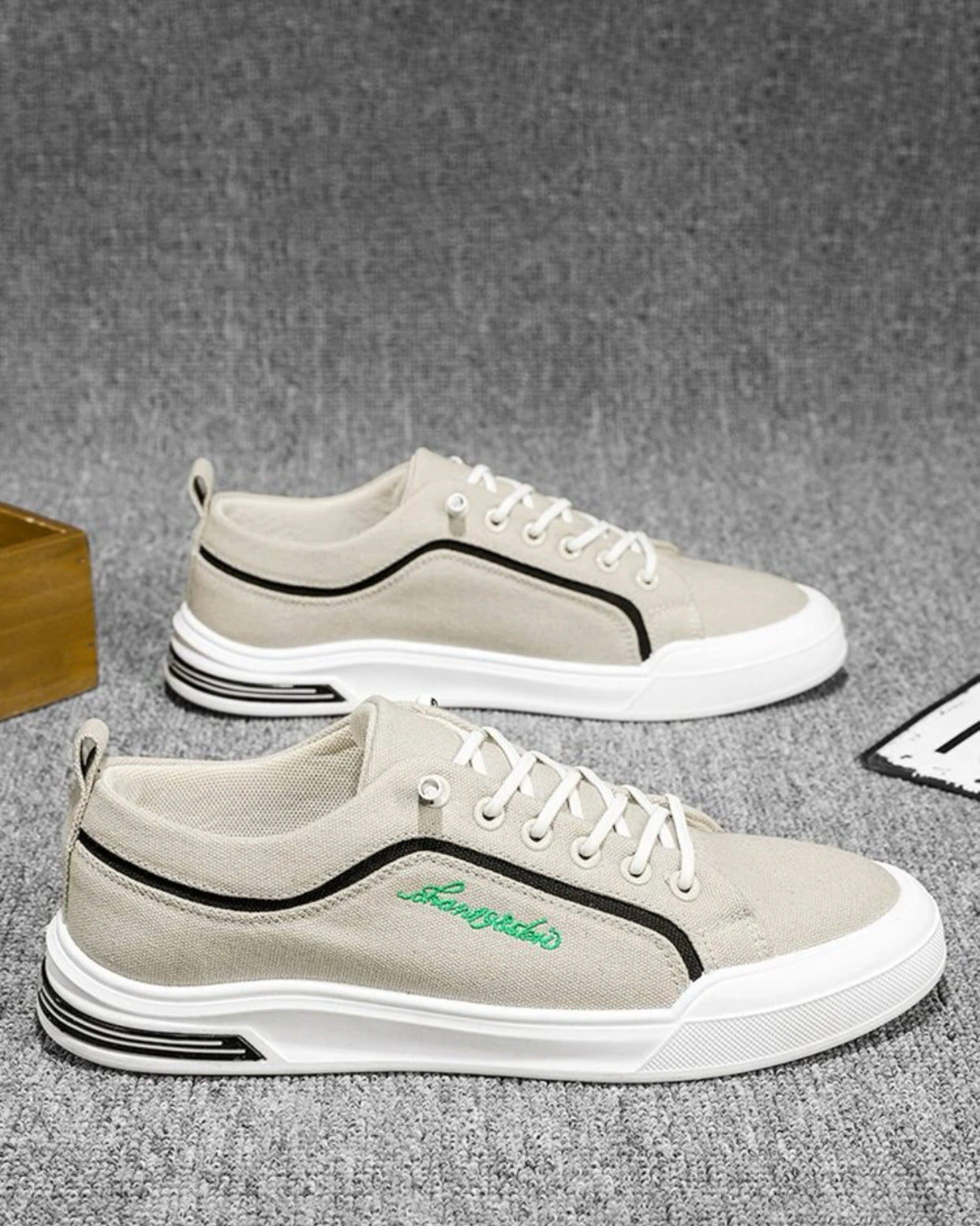 Men’s letter embroidered detail lace-up front canvas shoes