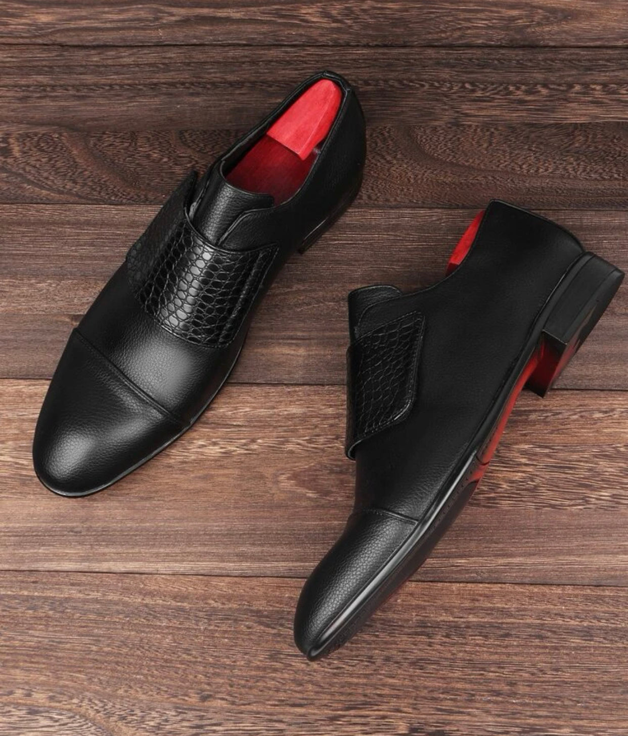 Men’s crocodile embossed loafers