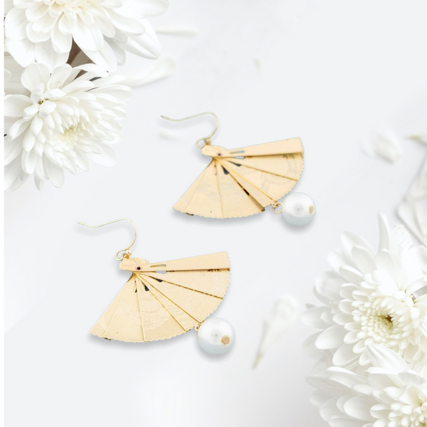 Faux pearl & folding fan dangle earrings