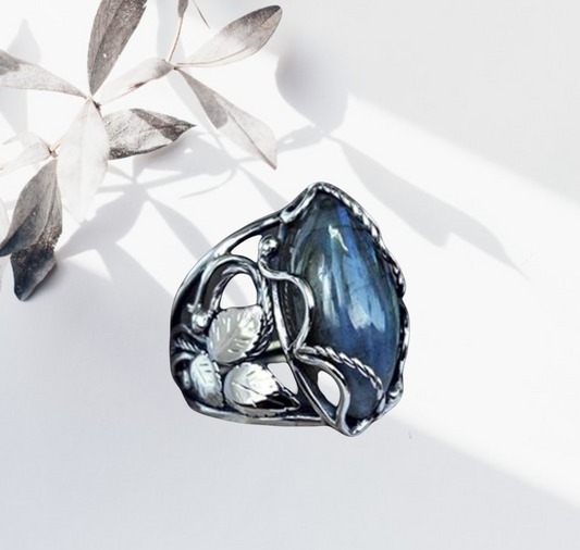 Silver leaves blue sapphire ring. Size 8.