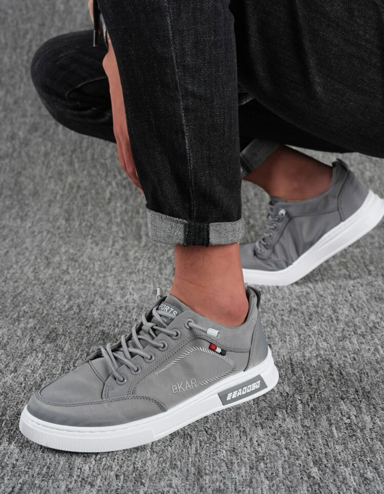 Men’s letter embroidered lace-up front skate shoes