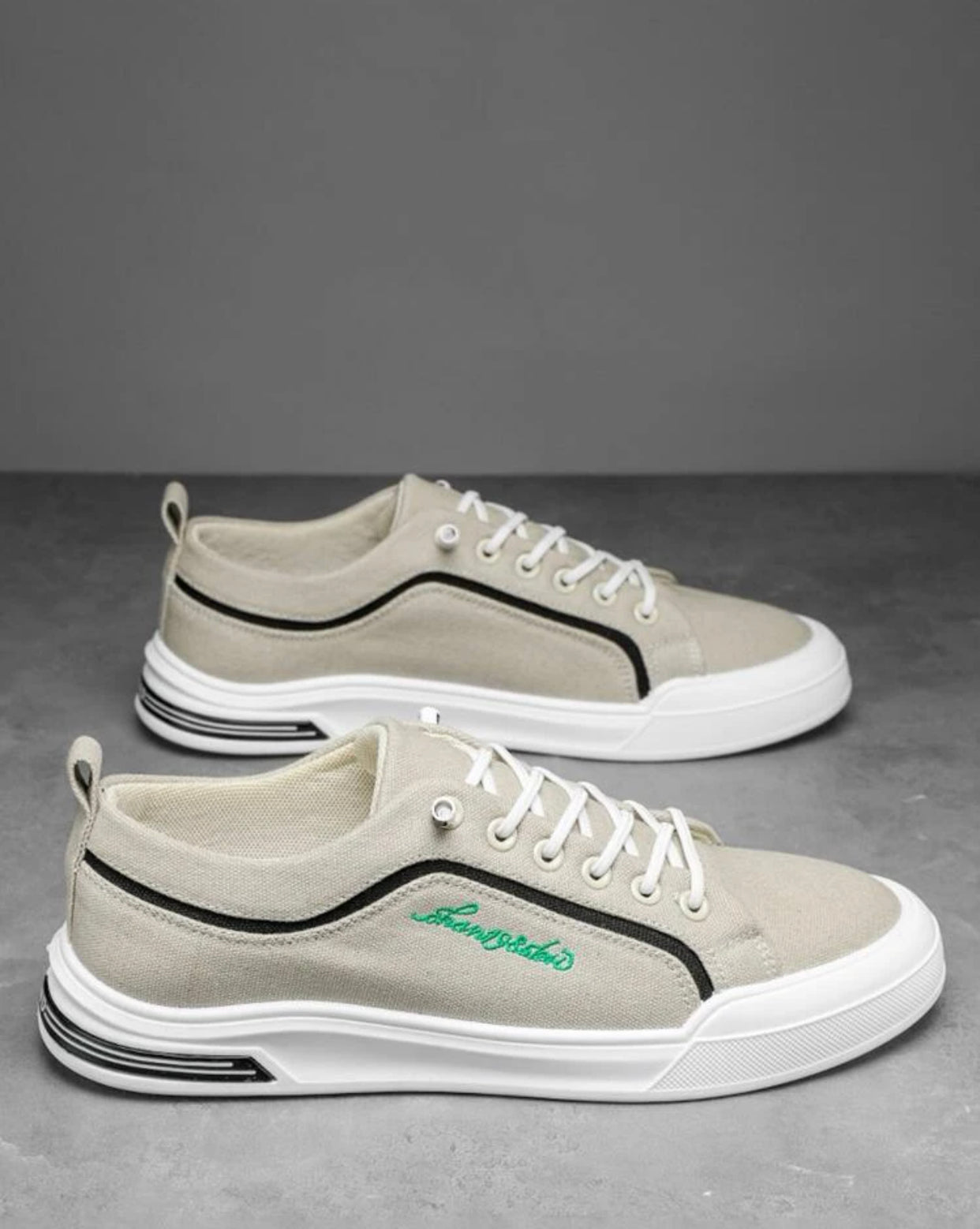 Men’s letter embroidered detail lace-up front canvas shoes