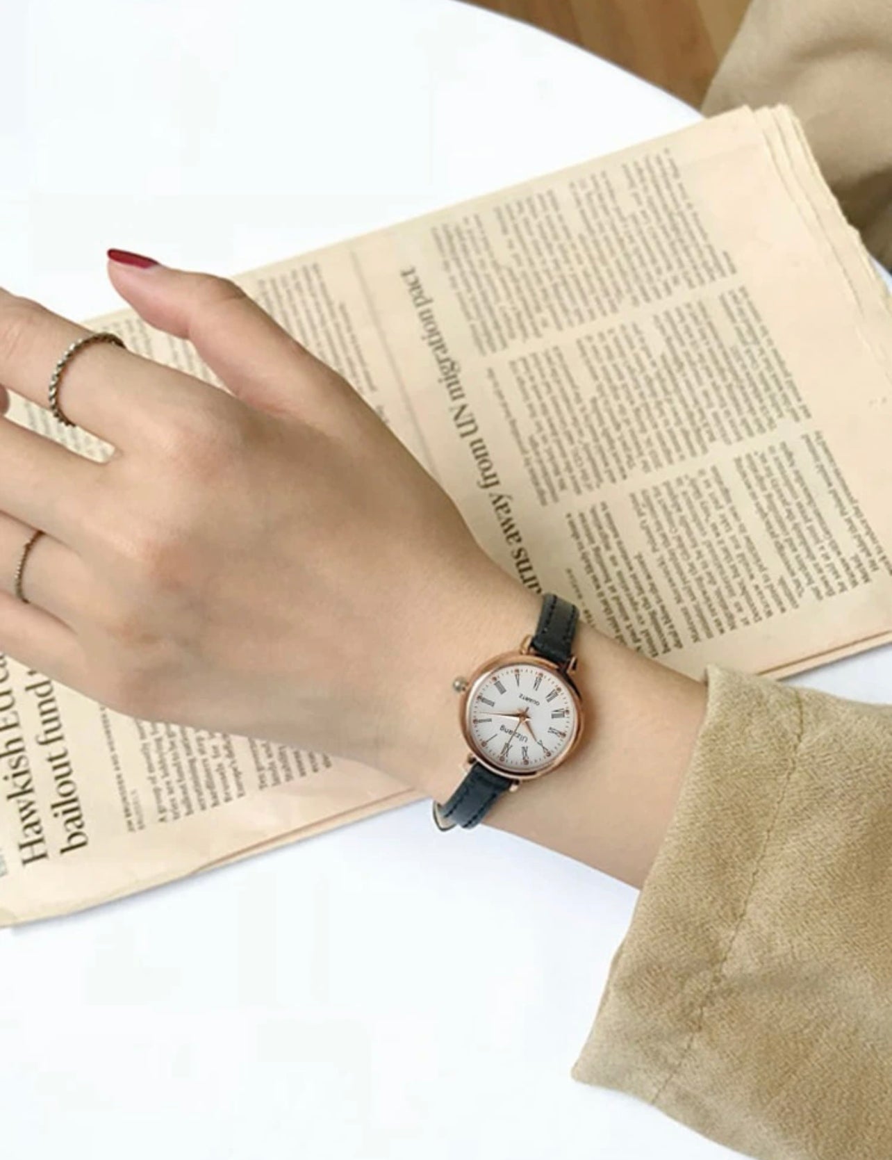 Simple Round Pointer Quartz Watch