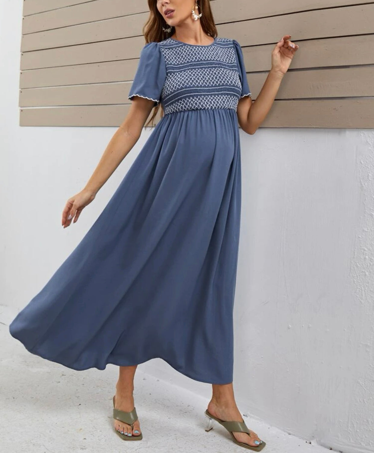 Maternity keyhole back wavy sleeve edge dress