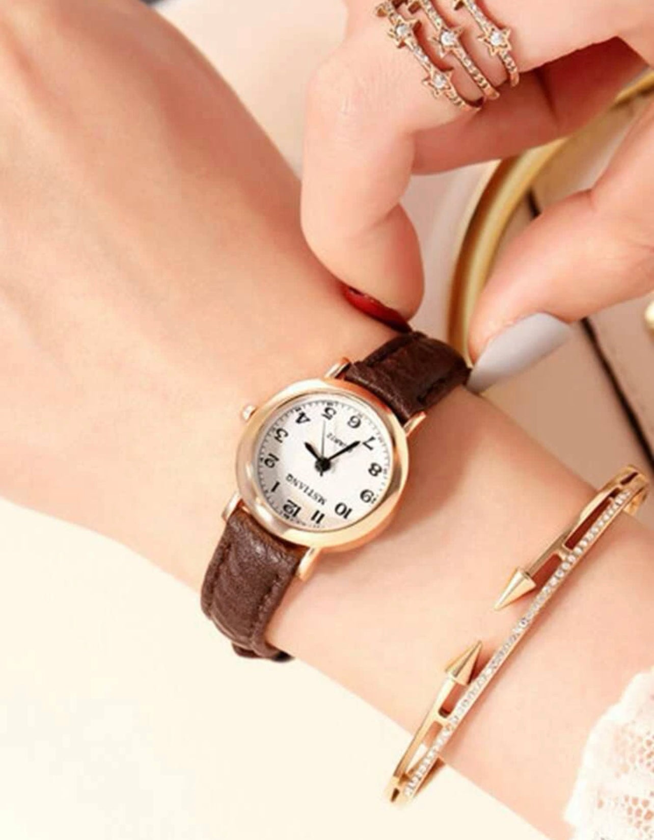 Vintage Round Pointer Quartz Watch