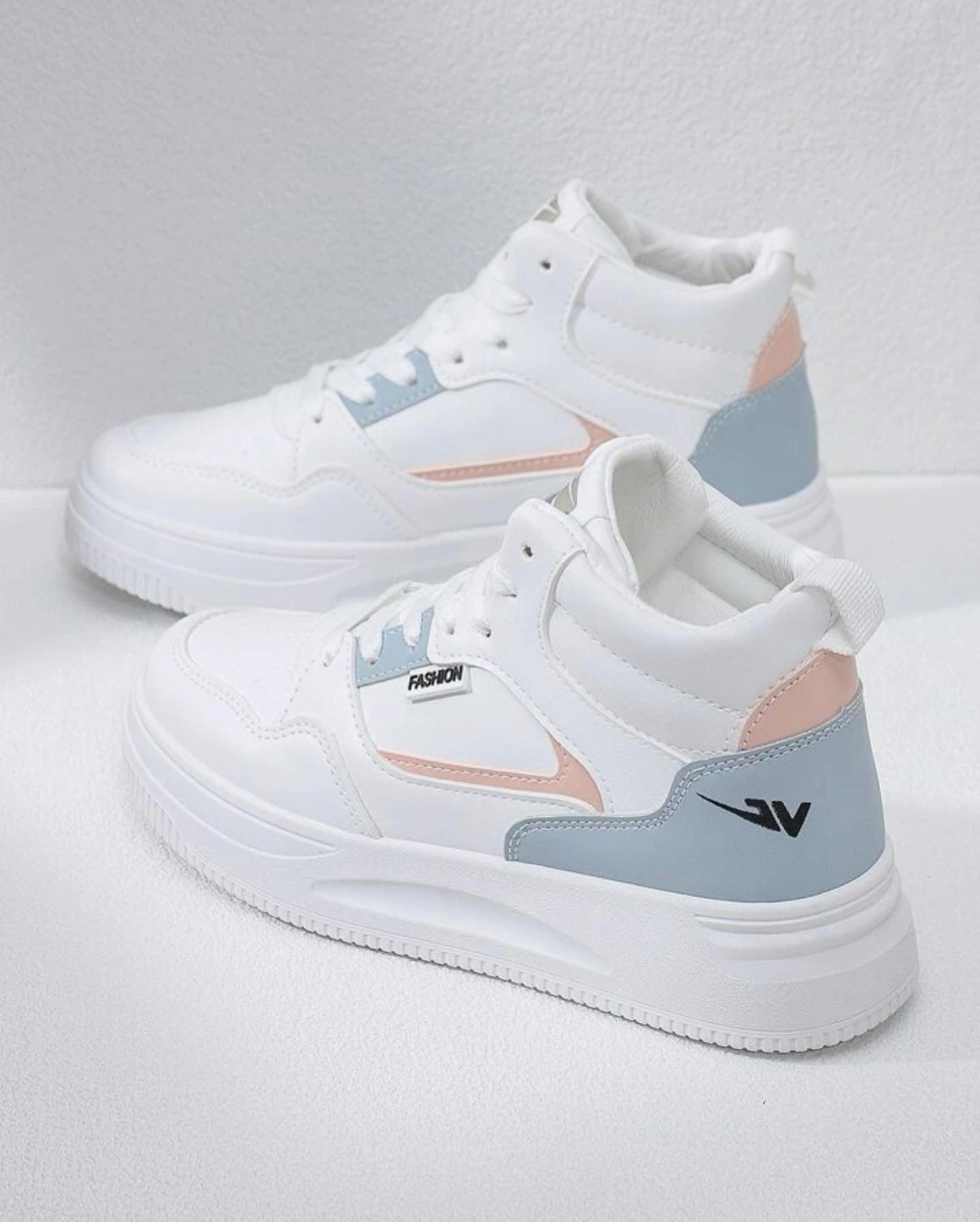 Colorblock lace-up front skate shoes