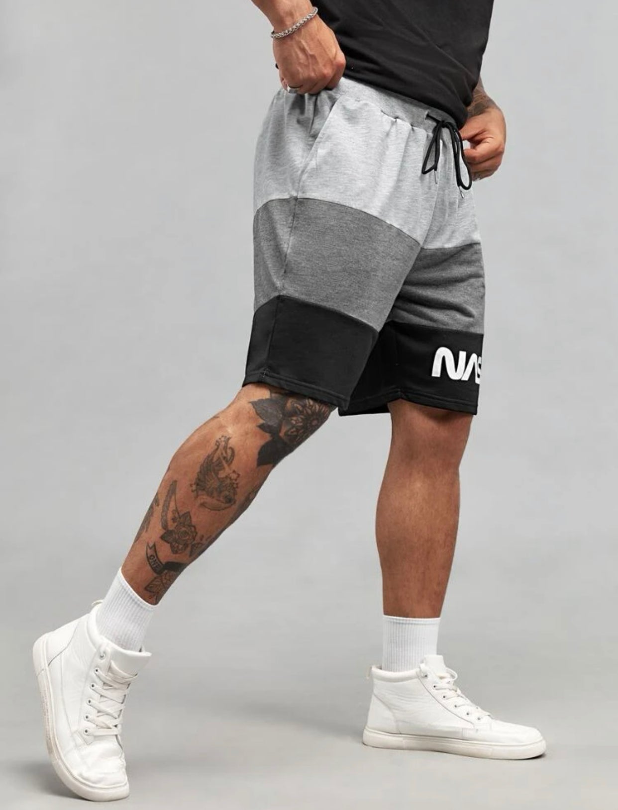 Men’s extended colorblock letter graphic grommet drawstring waist shorts