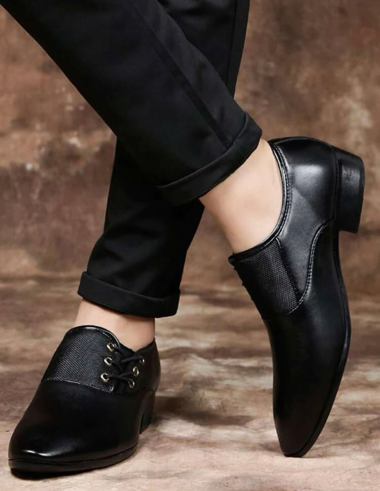 Men’s lace-up front Oxford shoes