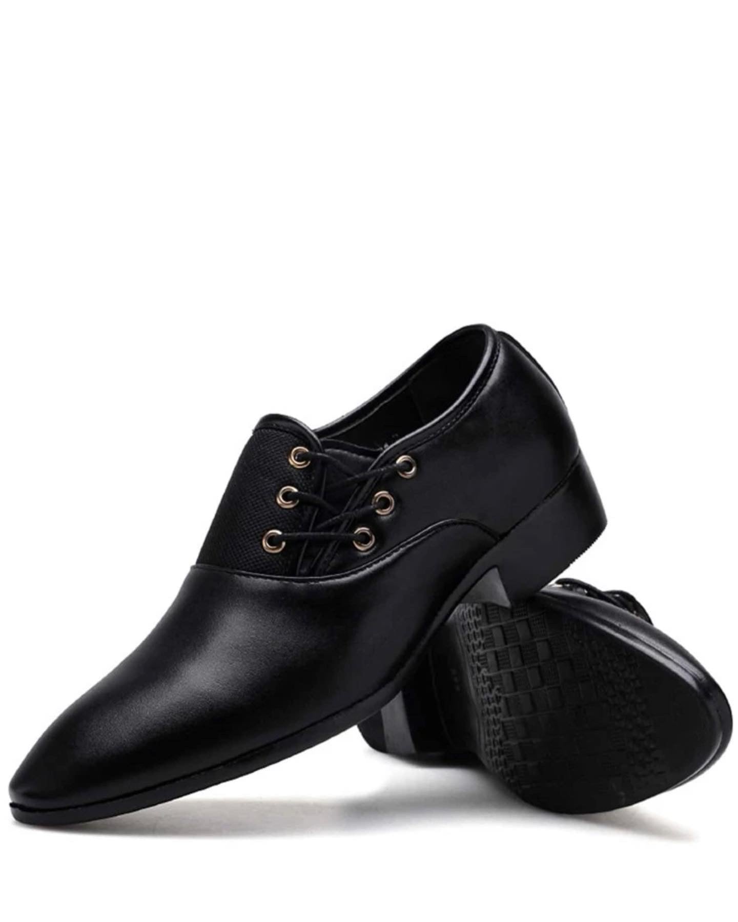 Men’s lace-up front Oxford shoes